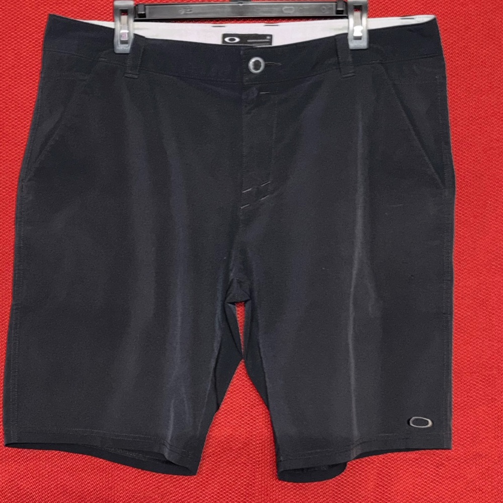 Oakley Men's Dark Gray Flat Front Shorts